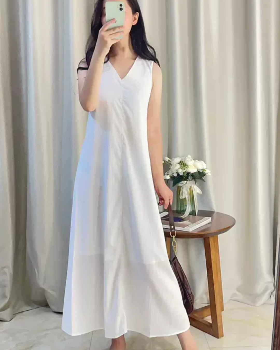 Deep V-Neck White Dress_BDHL7550
