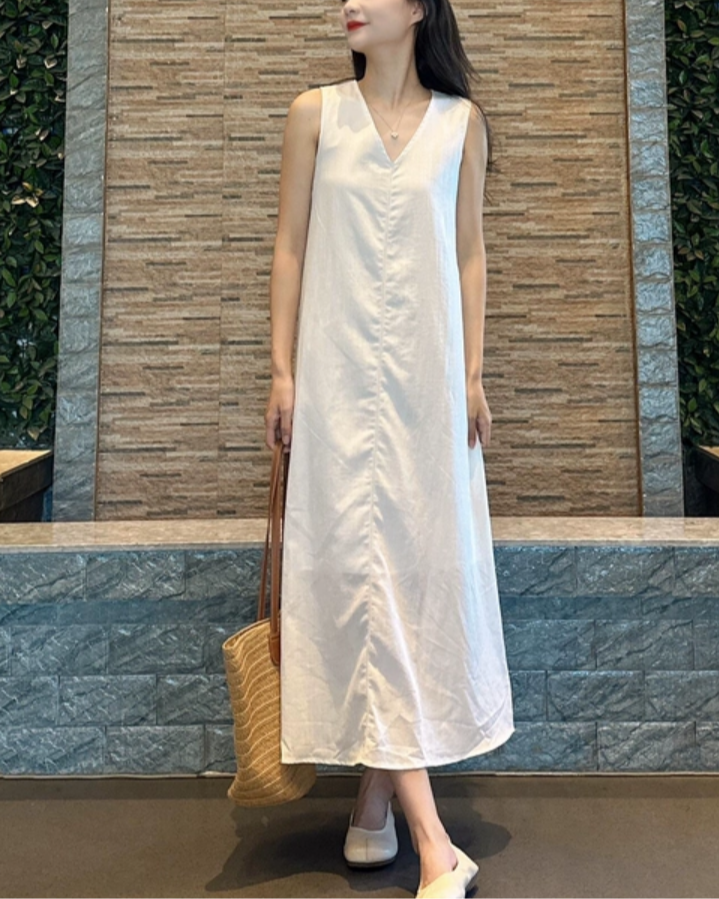 Deep V-Neck White Dress_BDHL7550