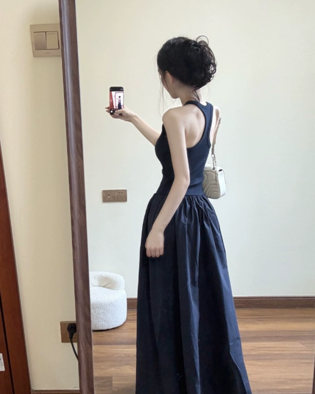 Deep U-Neck Flared Dress_BDHL7557