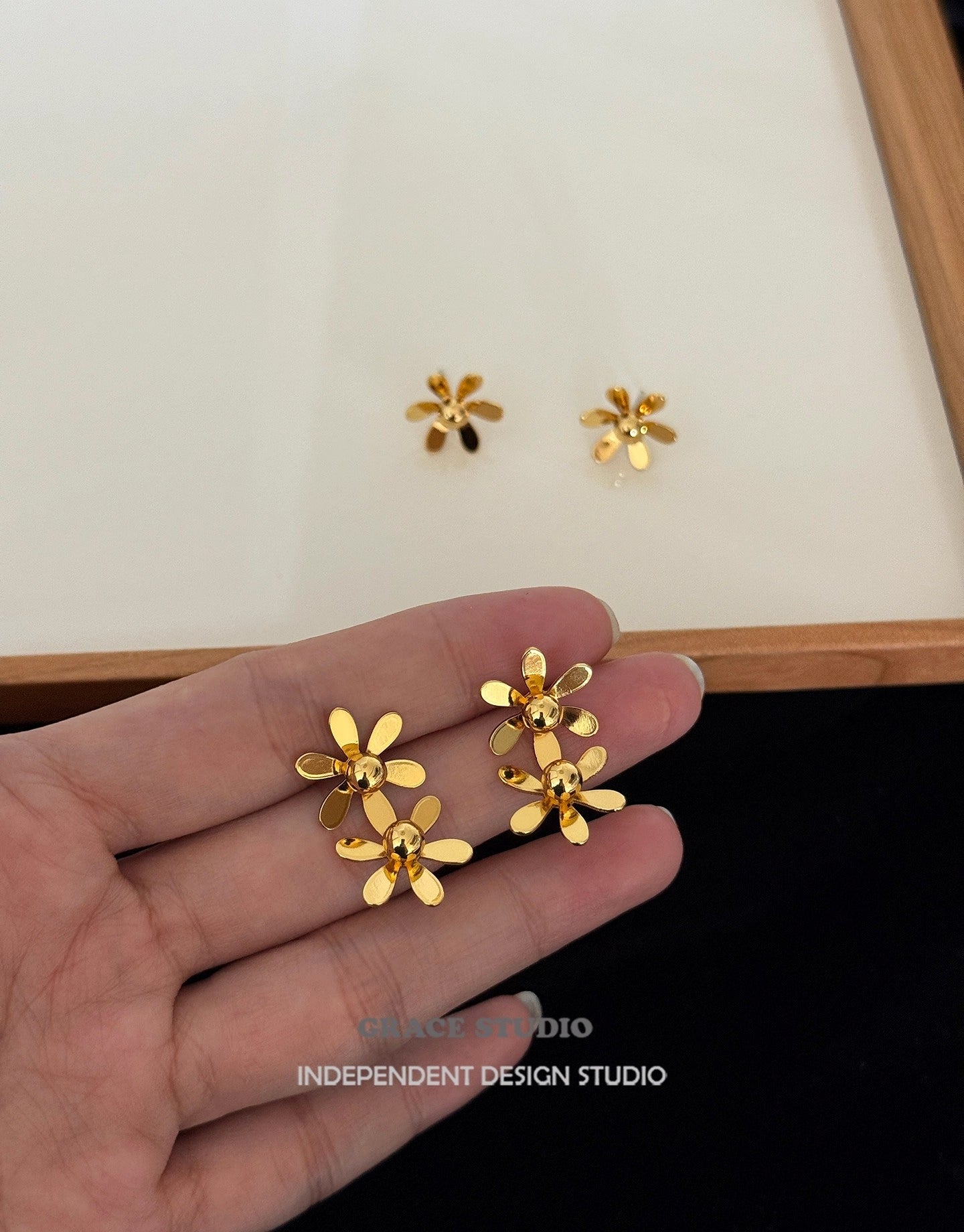 Hydrangea Petal Cluster Pierced Earrings_BDHL7677
