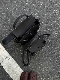 Structured Leather Shoulder Tote_BDHL7432