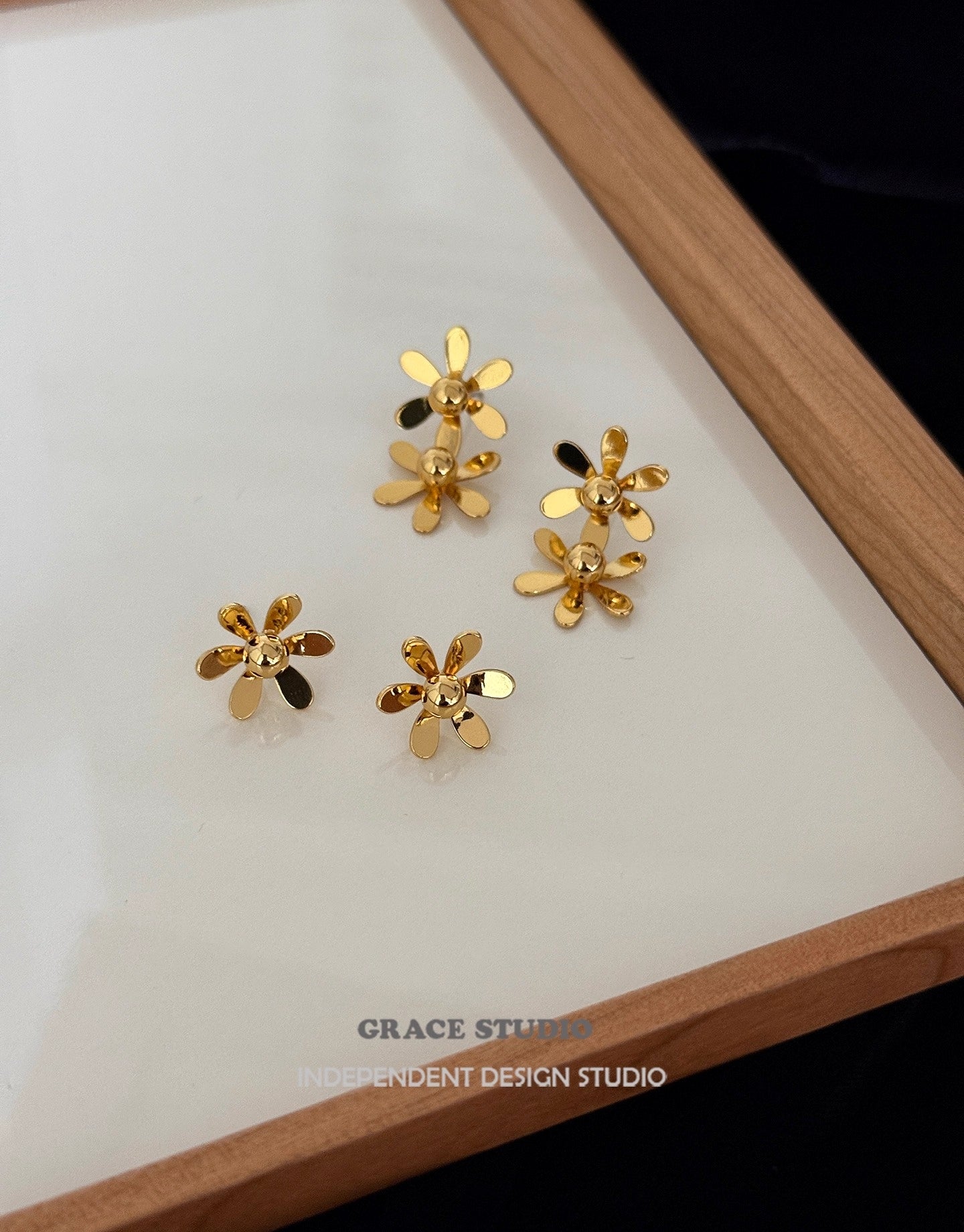 Hydrangea Petal Cluster Pierced Earrings_BDHL7677