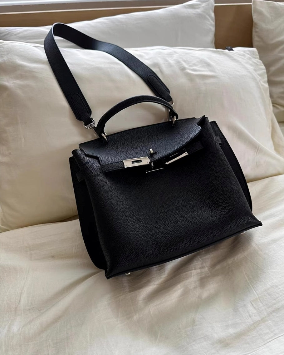 Structured Leather Shoulder Tote_BDHL7432