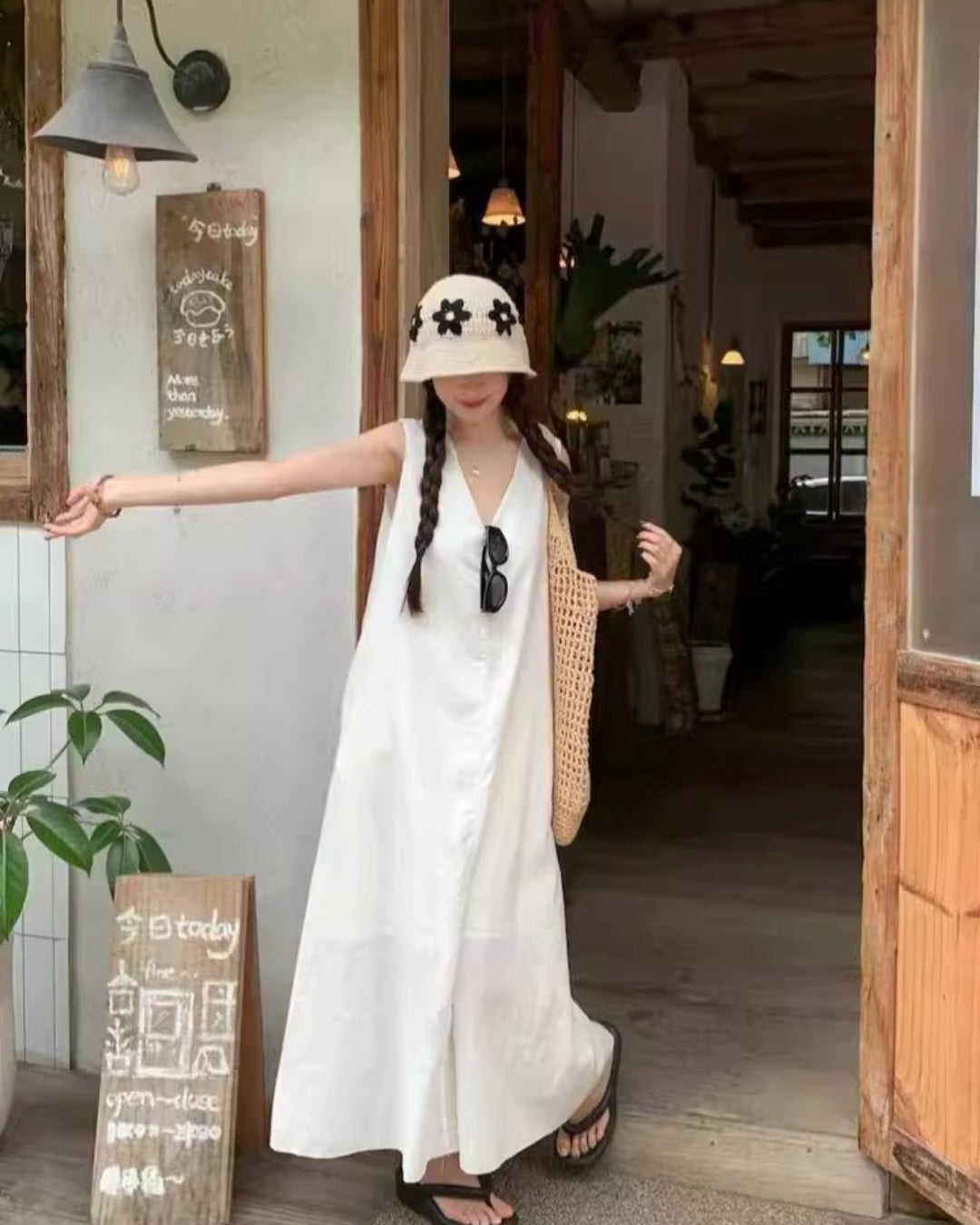 Deep V-Neck White Dress_BDHL7550