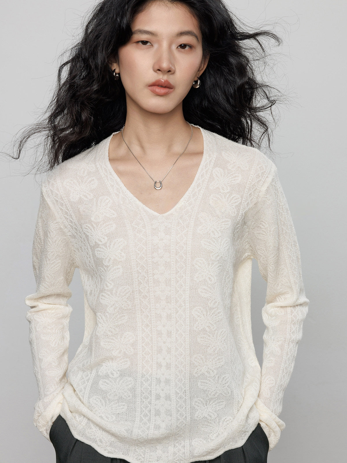 V-Neck Lace Knit Tops_BDHL8140