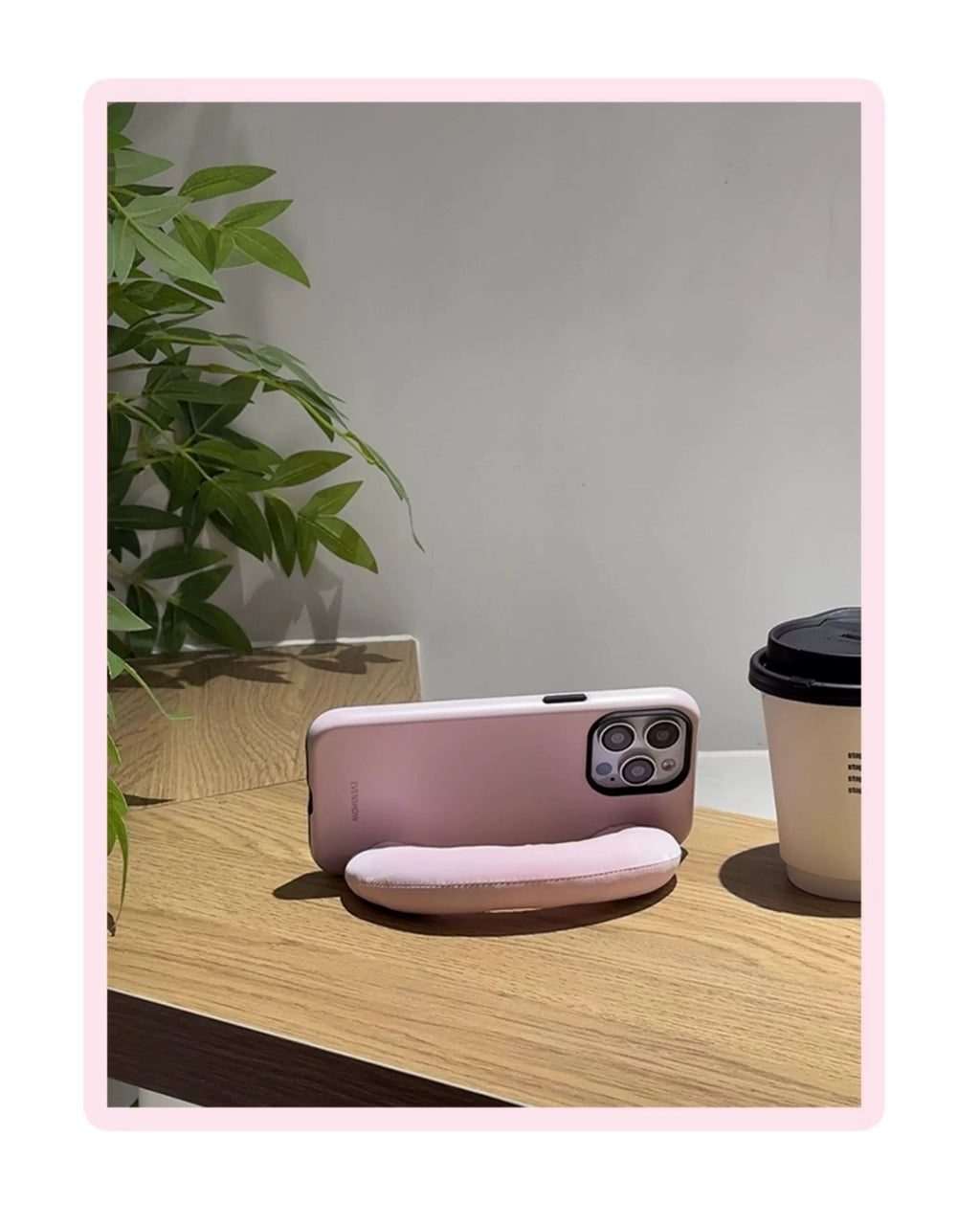 Padded Handle MagSafe iPhone Case_BDHL8314
