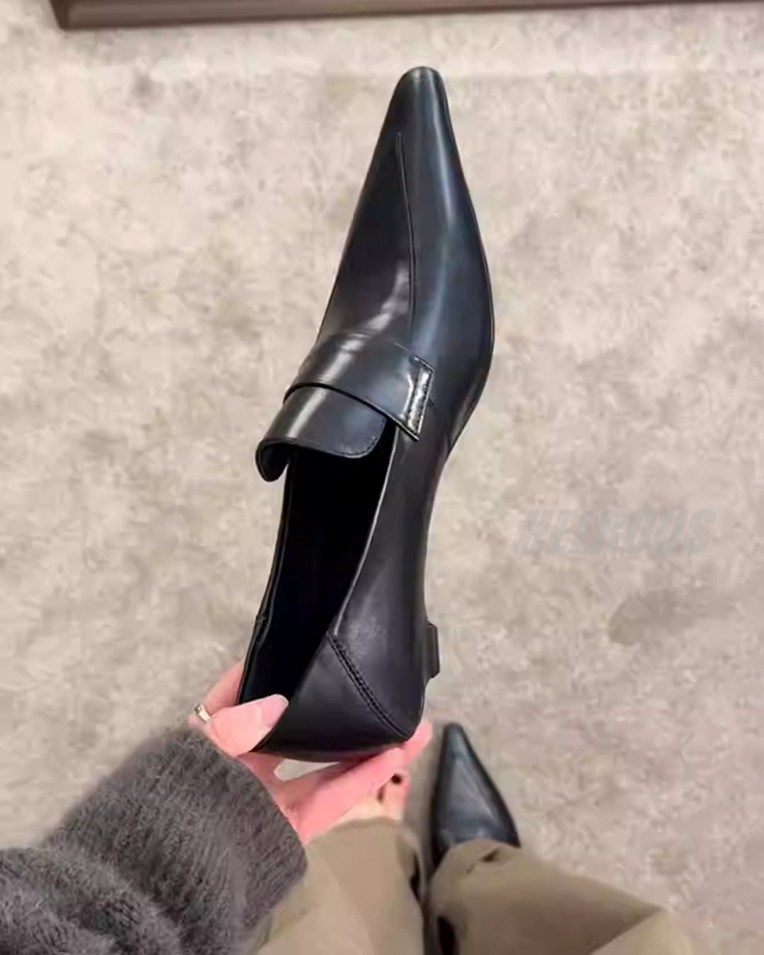 Pointed Shallow Kitten-Heel Loafers_BDHL7834