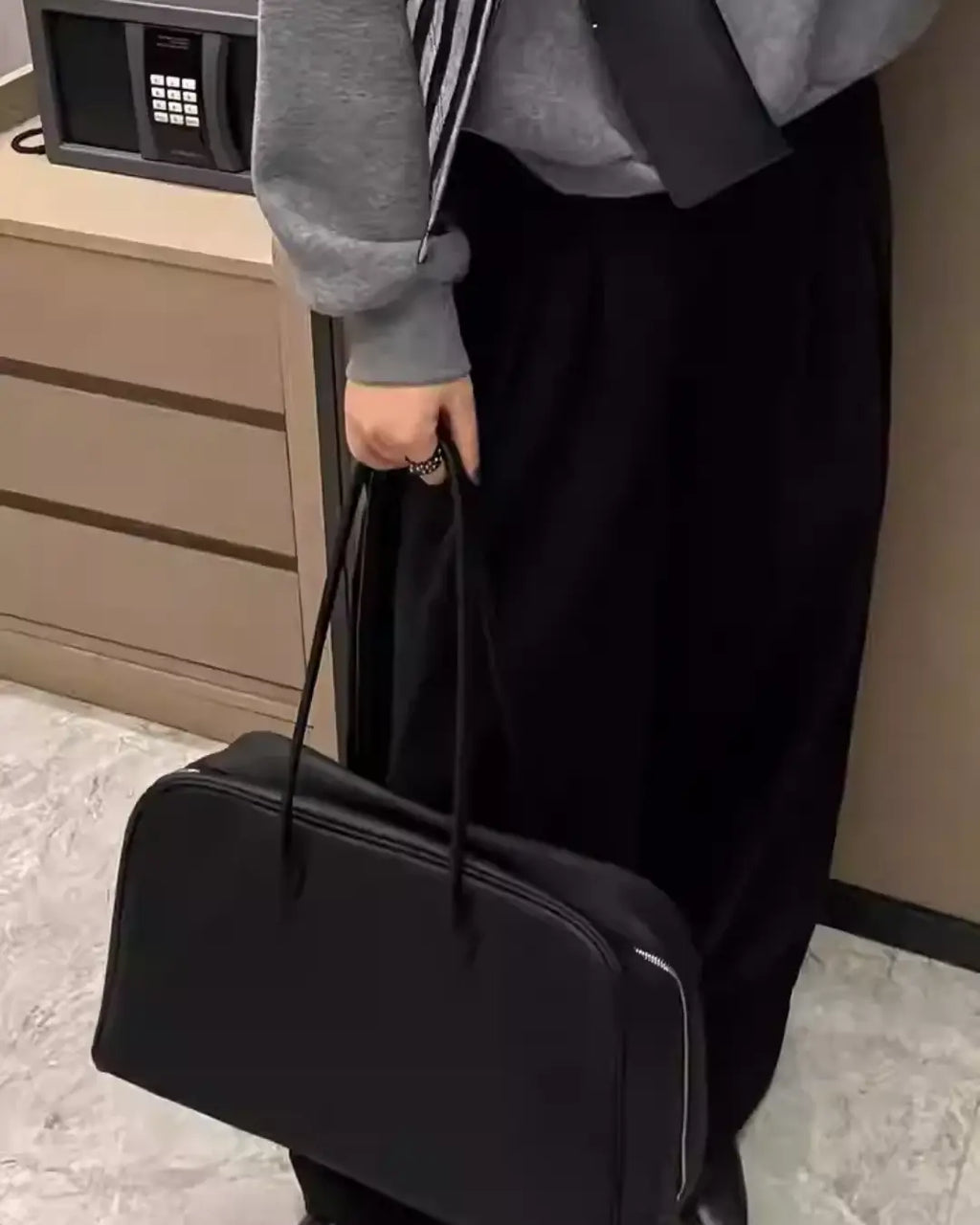 Gray Shoulder Boston Bag_BDHL7807