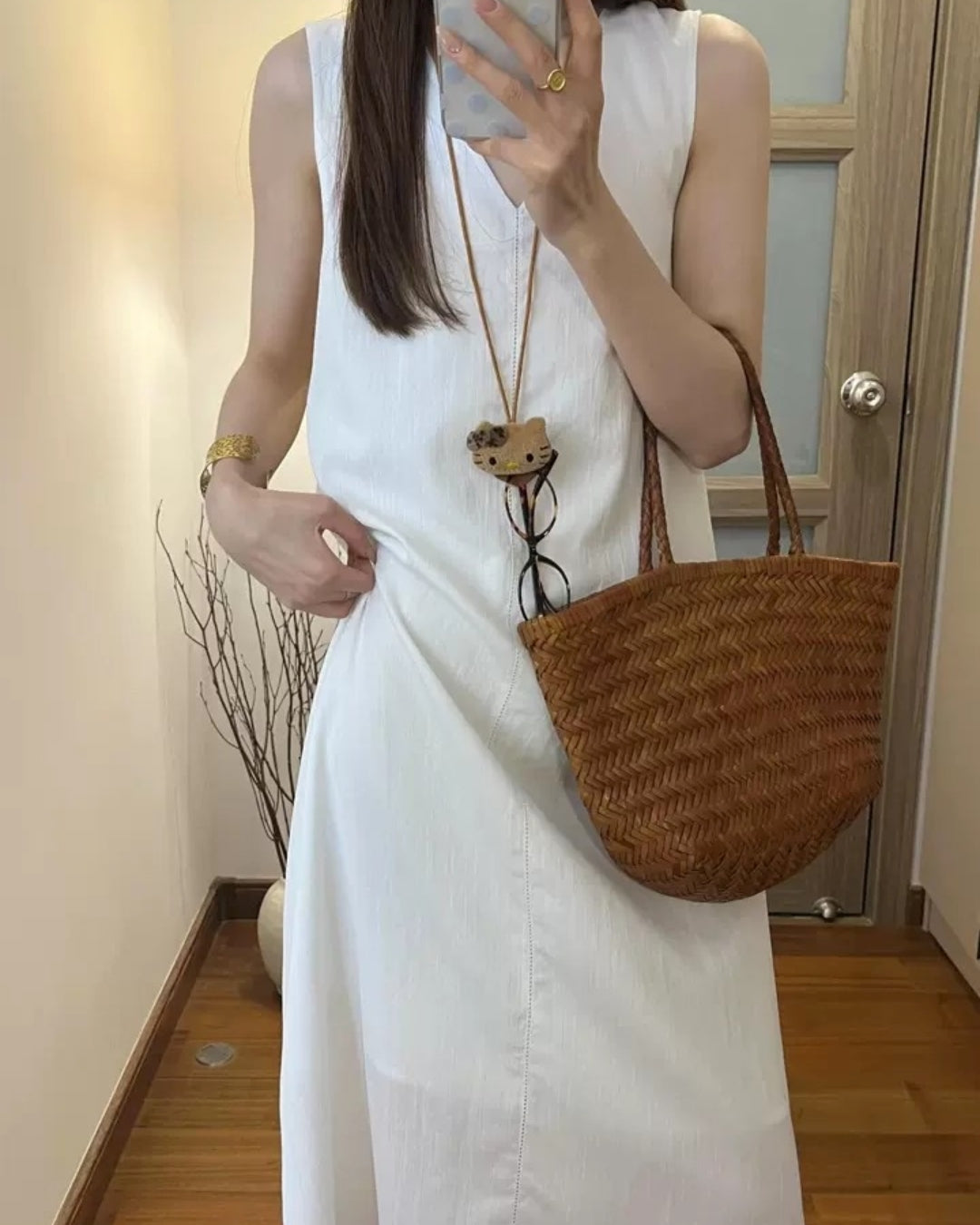 Deep V-Neck White Dress_BDHL7550