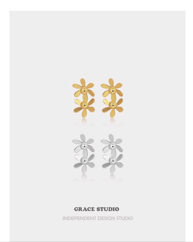 Hydrangea Petal Cluster Pierced Earrings_BDHL7677
