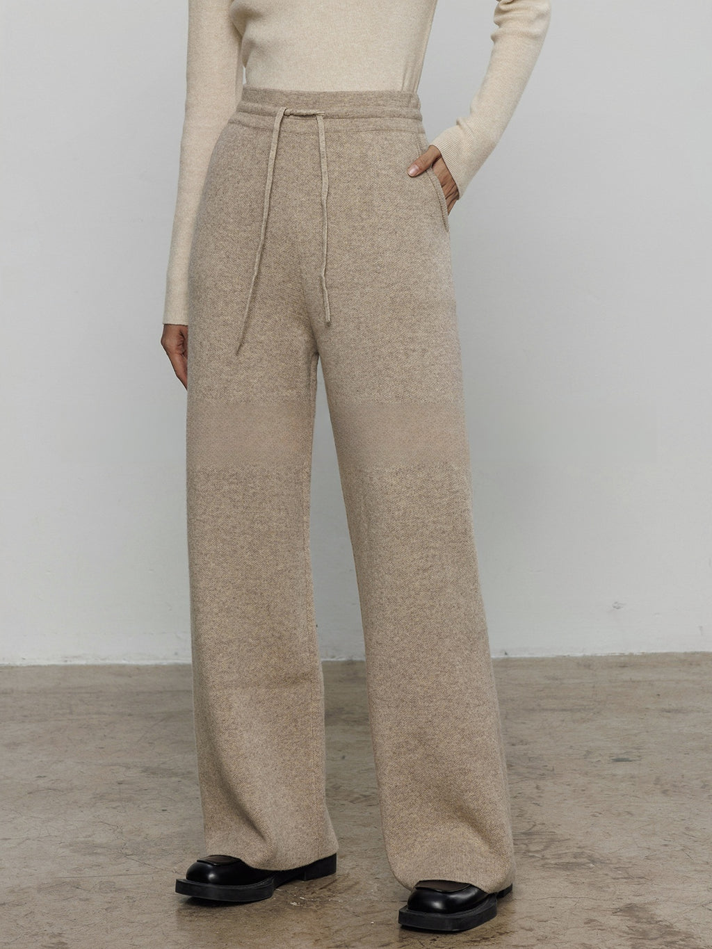 High-Waisted Brushed Sweatpants_BDHL7964