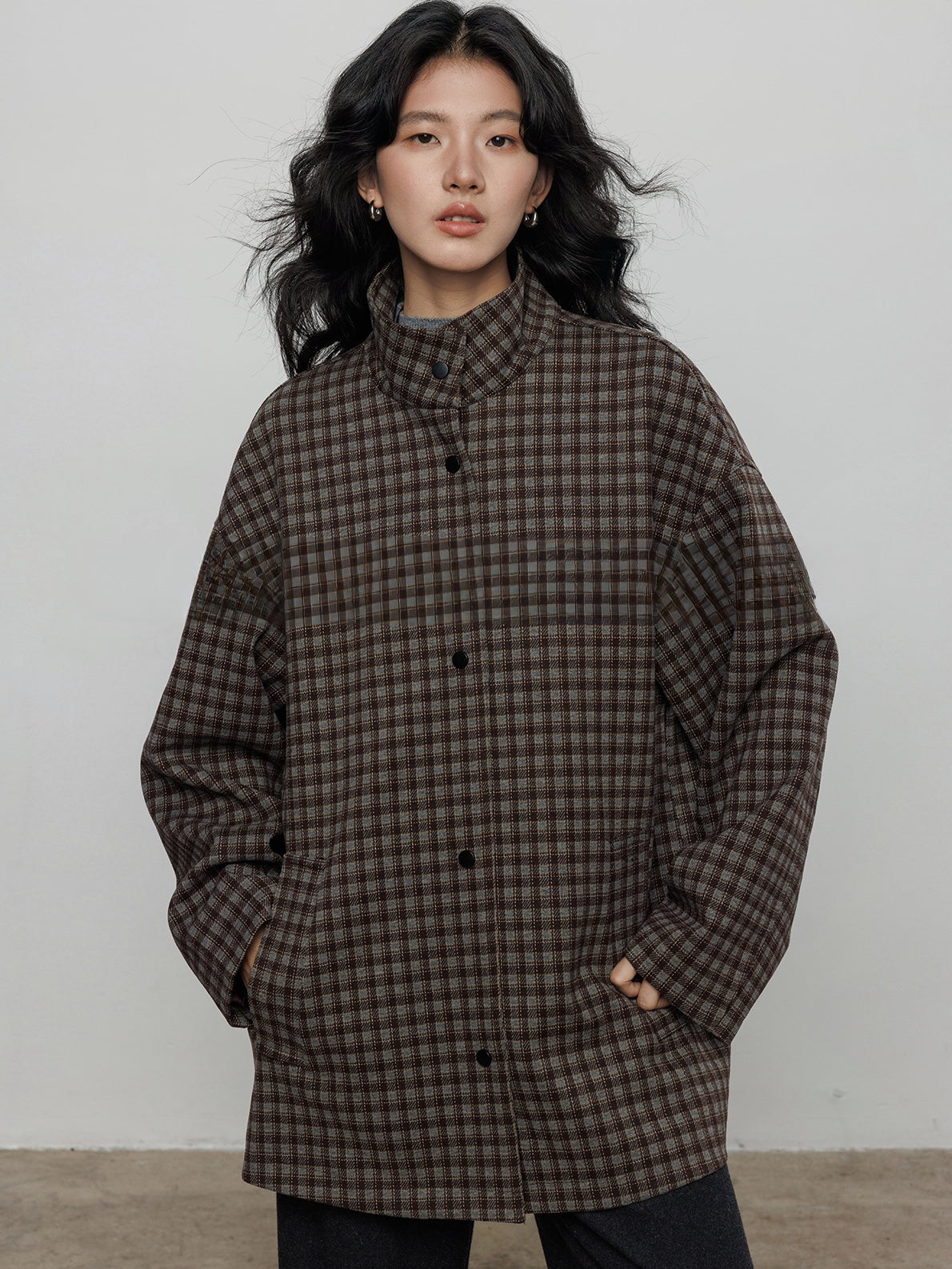 Stand-Collar Checked Tops_BDHL7961