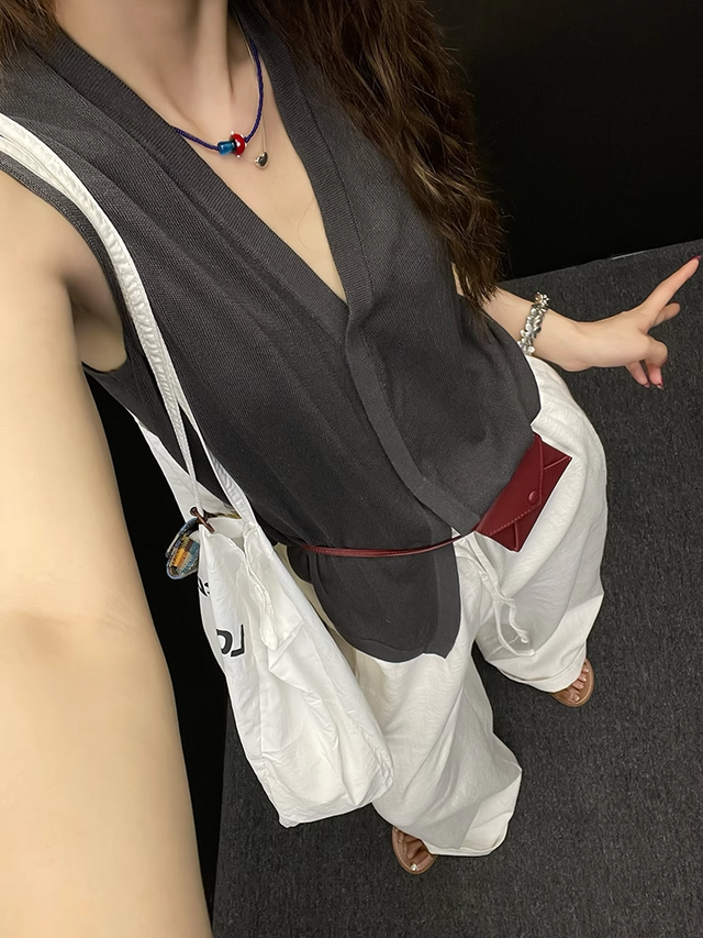 Overlapping Sleeveless Tops_BDHL7303