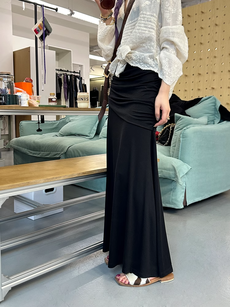 Hip-Covering Long Skirt_BDHL7347