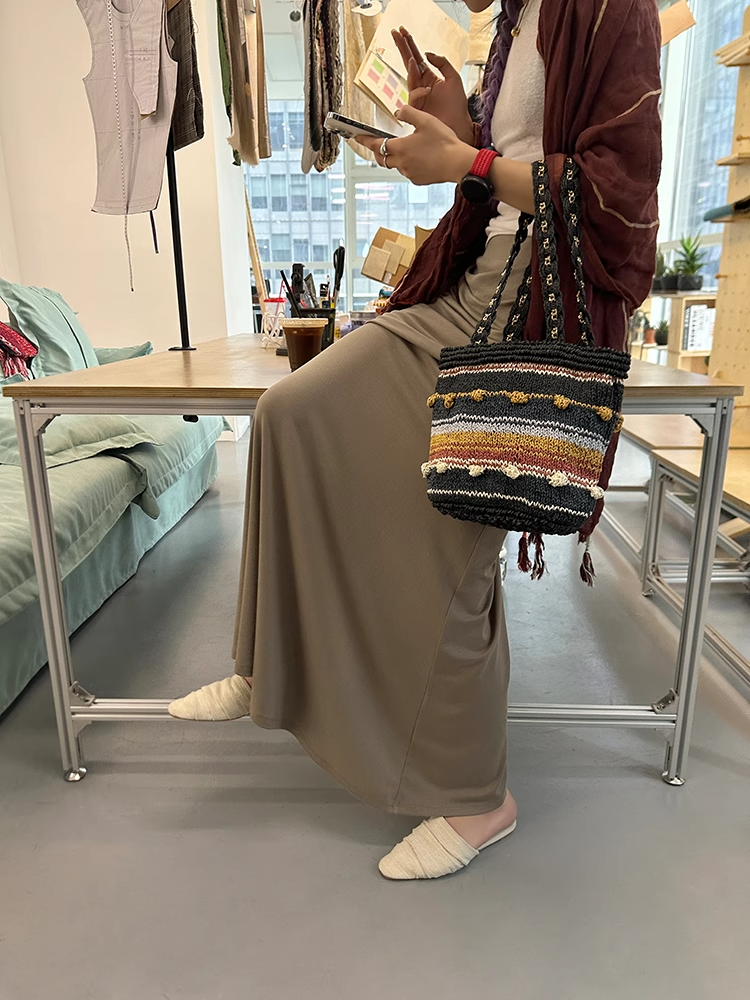 Hip-Covering Long Skirt_BDHL7347