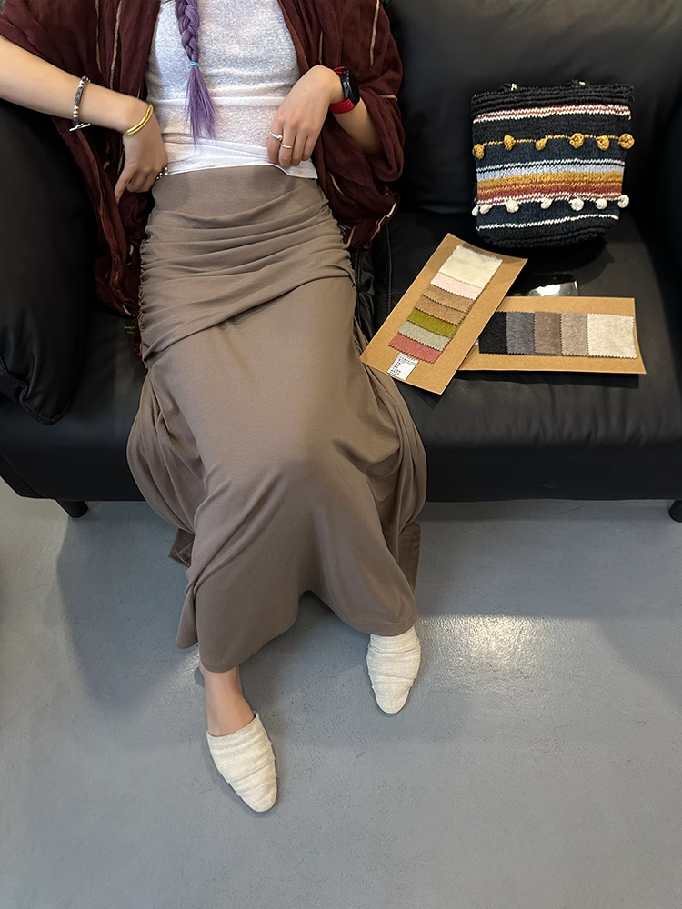 Hip-Covering Long Skirt_BDHL7347
