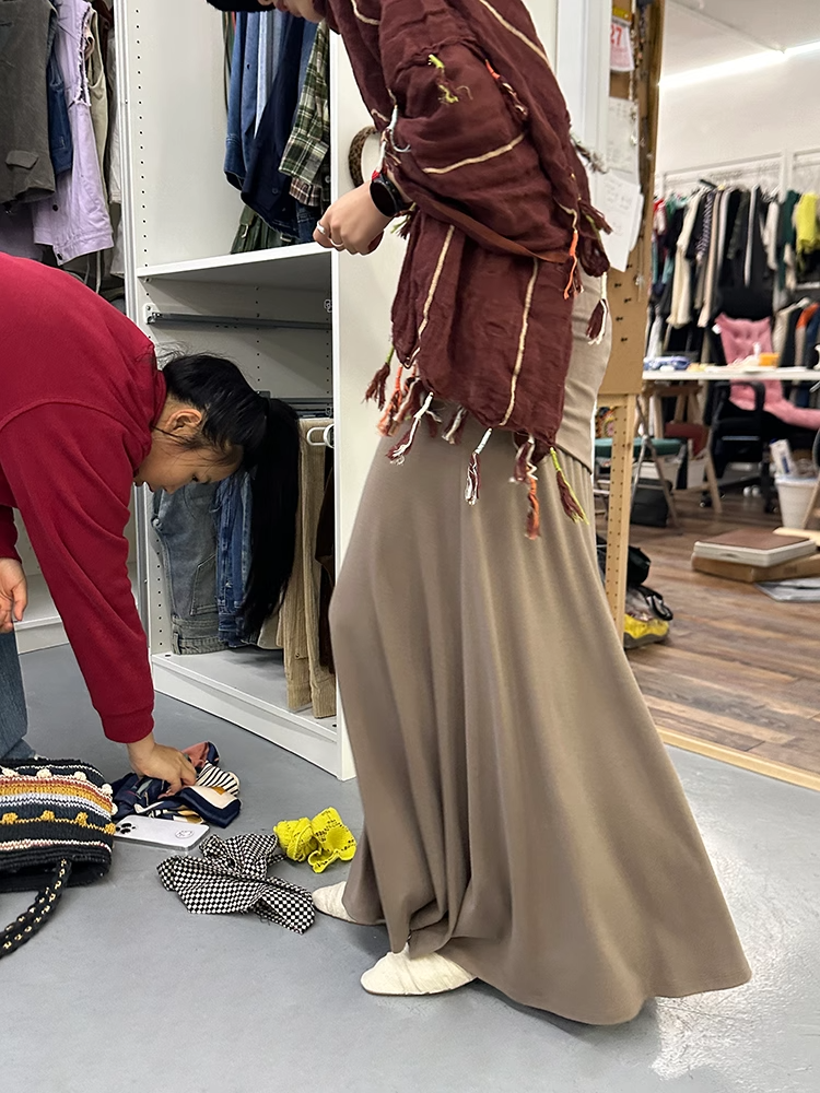Hip-Covering Long Skirt_BDHL7347