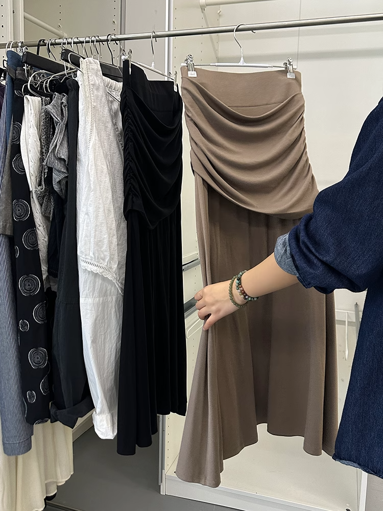 Hip-Covering Long Skirt_BDHL7347