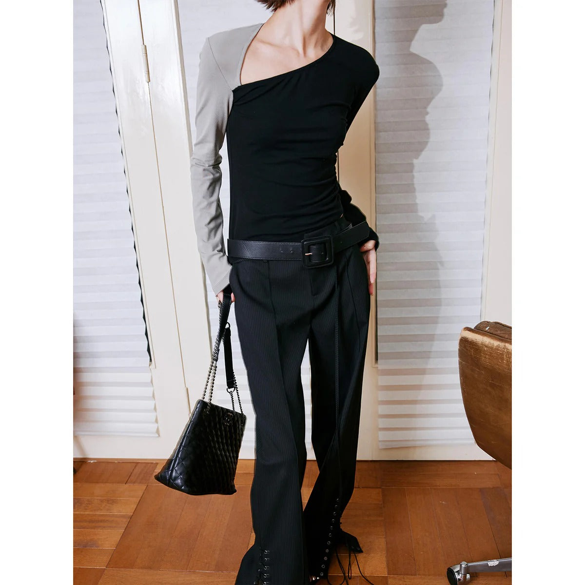 Contrast Sleeve Backless Cutout Knit Top_BDHL8243