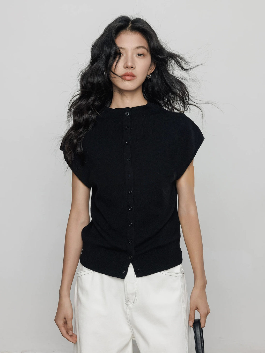 Buttoned Sleeveless Knit Top_BDHL8362