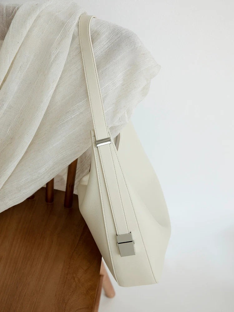 Large Slouchy Shoulder Bag_BDHL8455