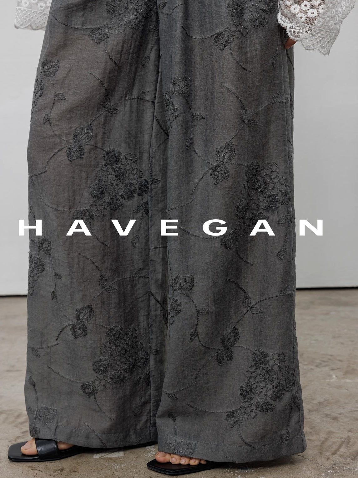 Embroidered Wide-Leg Pants_BDHL7479