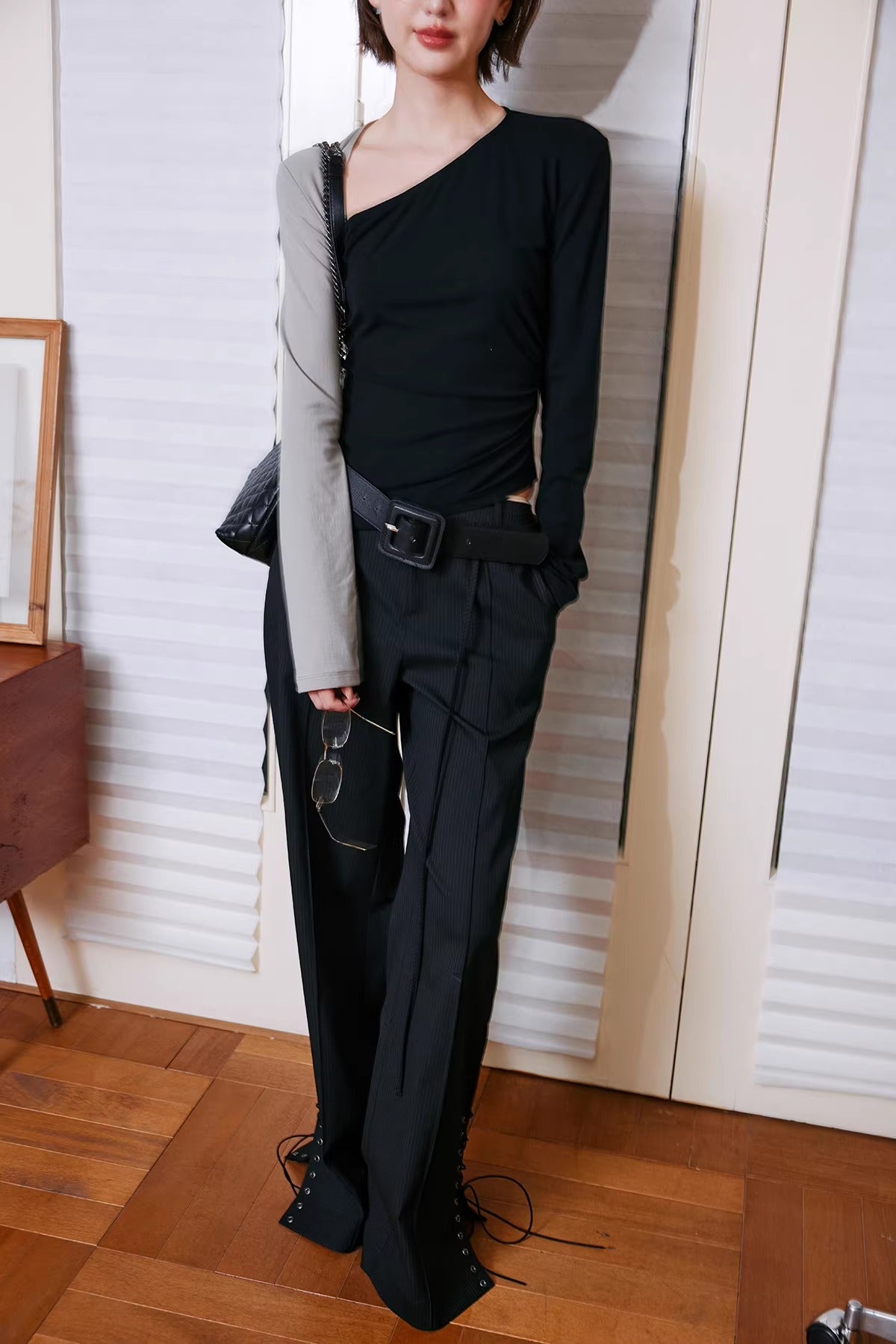 Black Lace-Up Side Low-Rise Wide Pants_BDHL8240