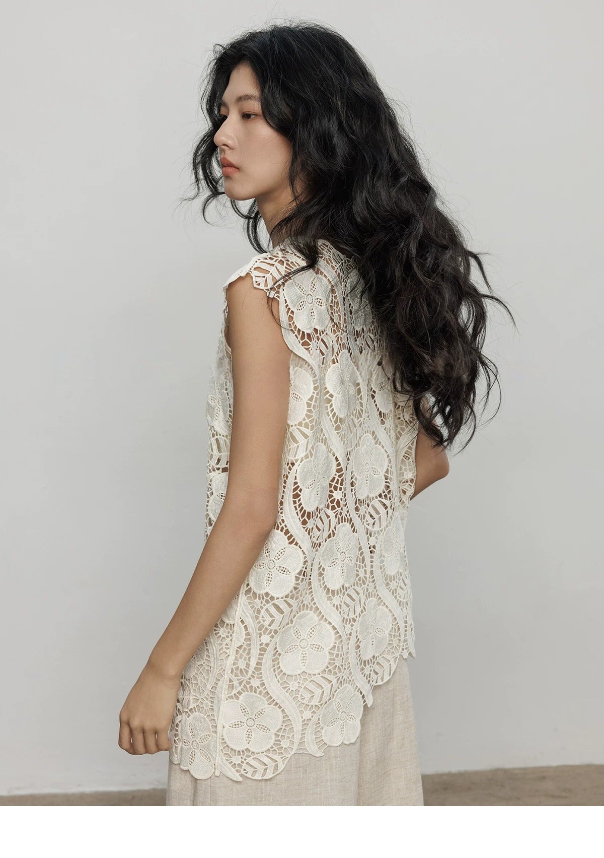 Floral Lace Sleeveless Top_BDHL8357