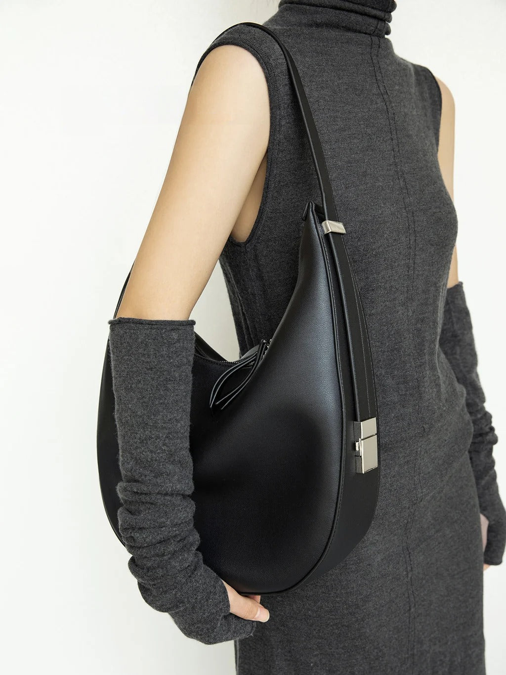 Large Slouchy Shoulder Bag_BDHL8455