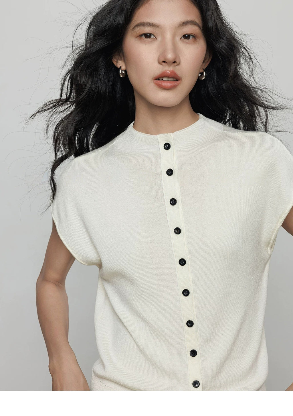 Buttoned Sleeveless Knit Top_BDHL8362