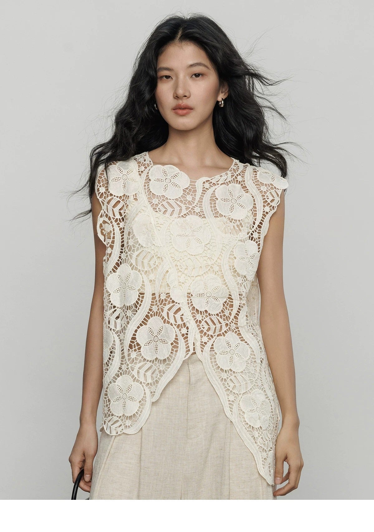 Floral Lace Sleeveless Top_BDHL8357