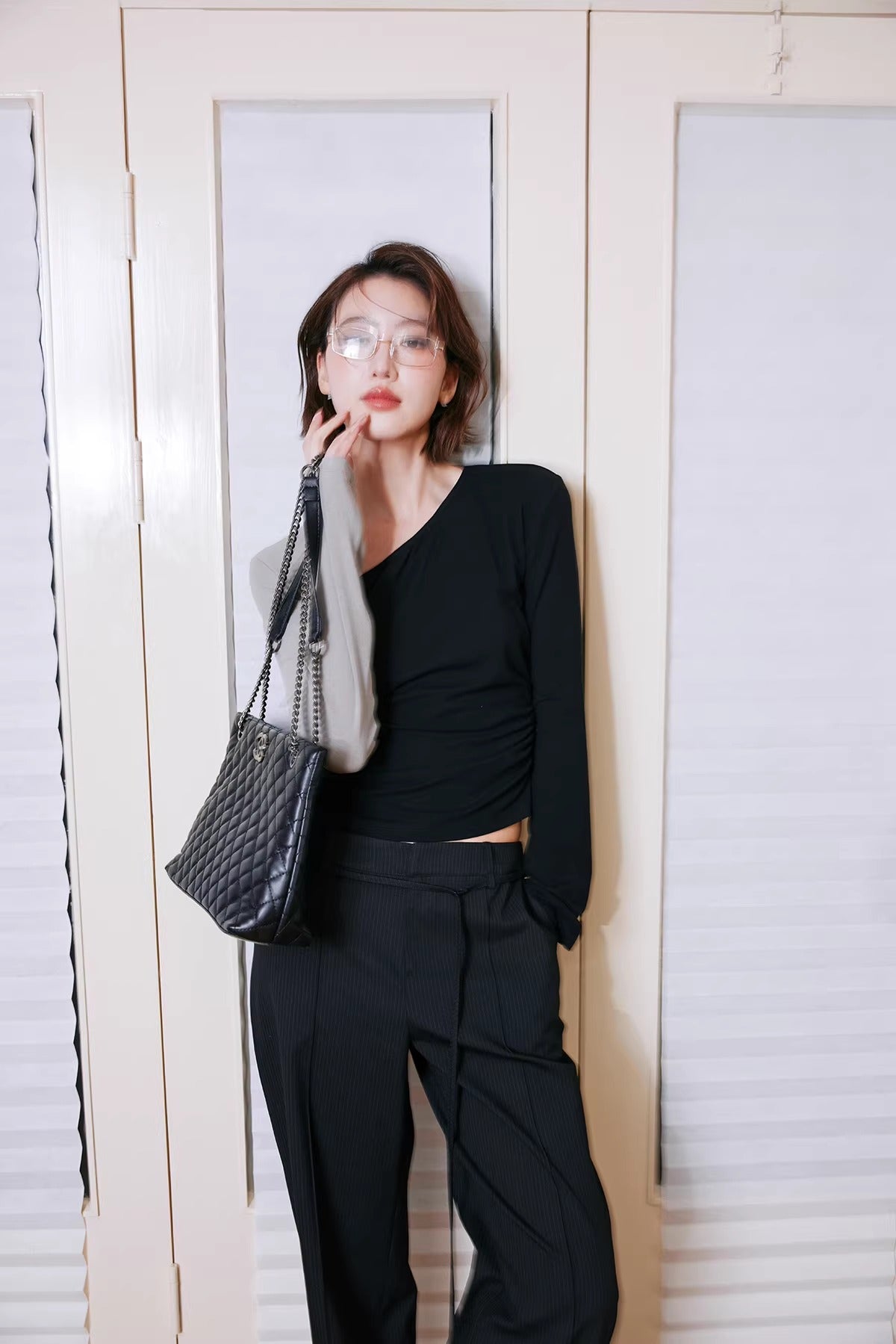 Black Lace-Up Side Low-Rise Wide Pants_BDHL8240