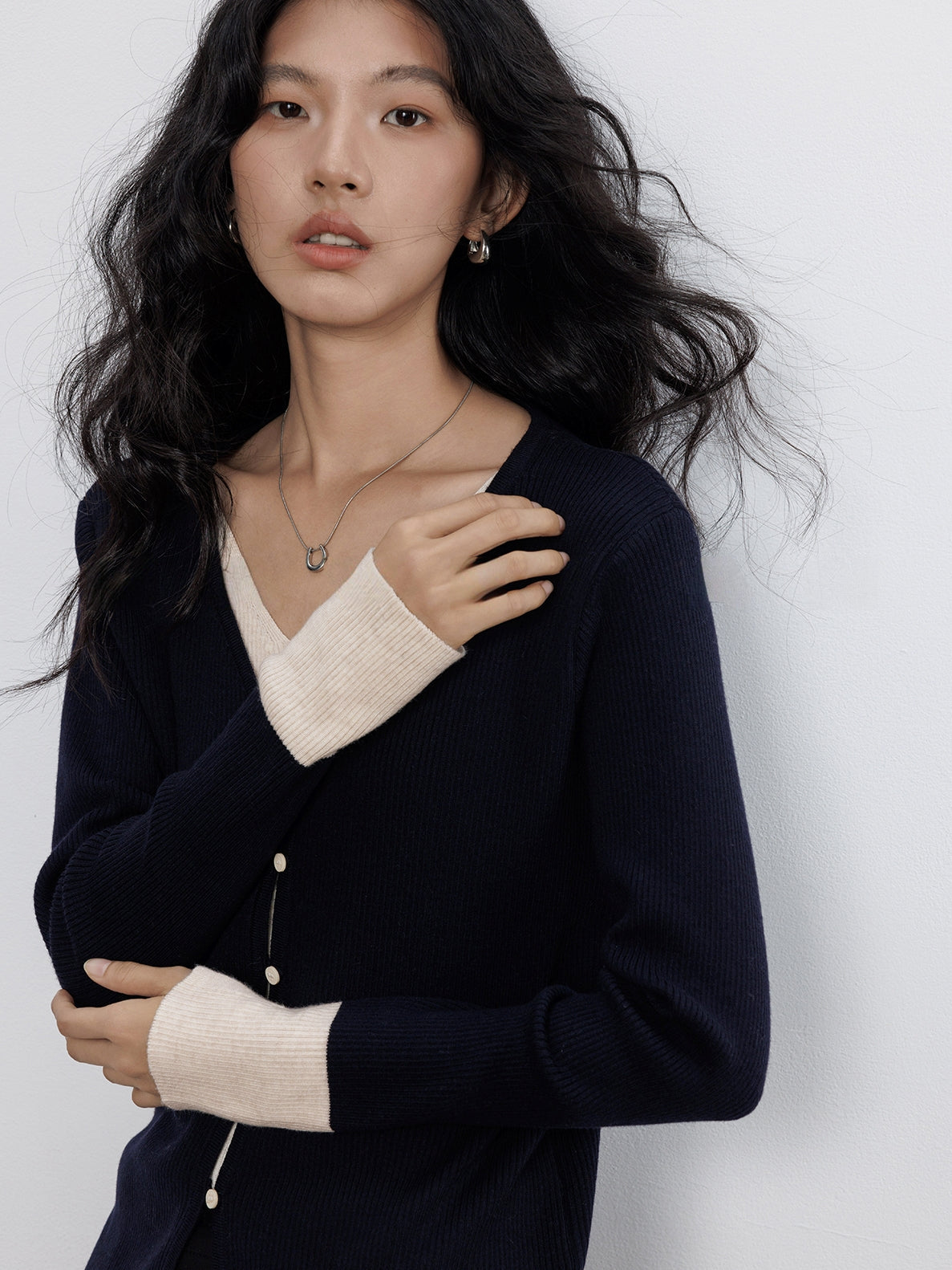 V-Neck Two-Piece Style Cardigan_BDHL7785