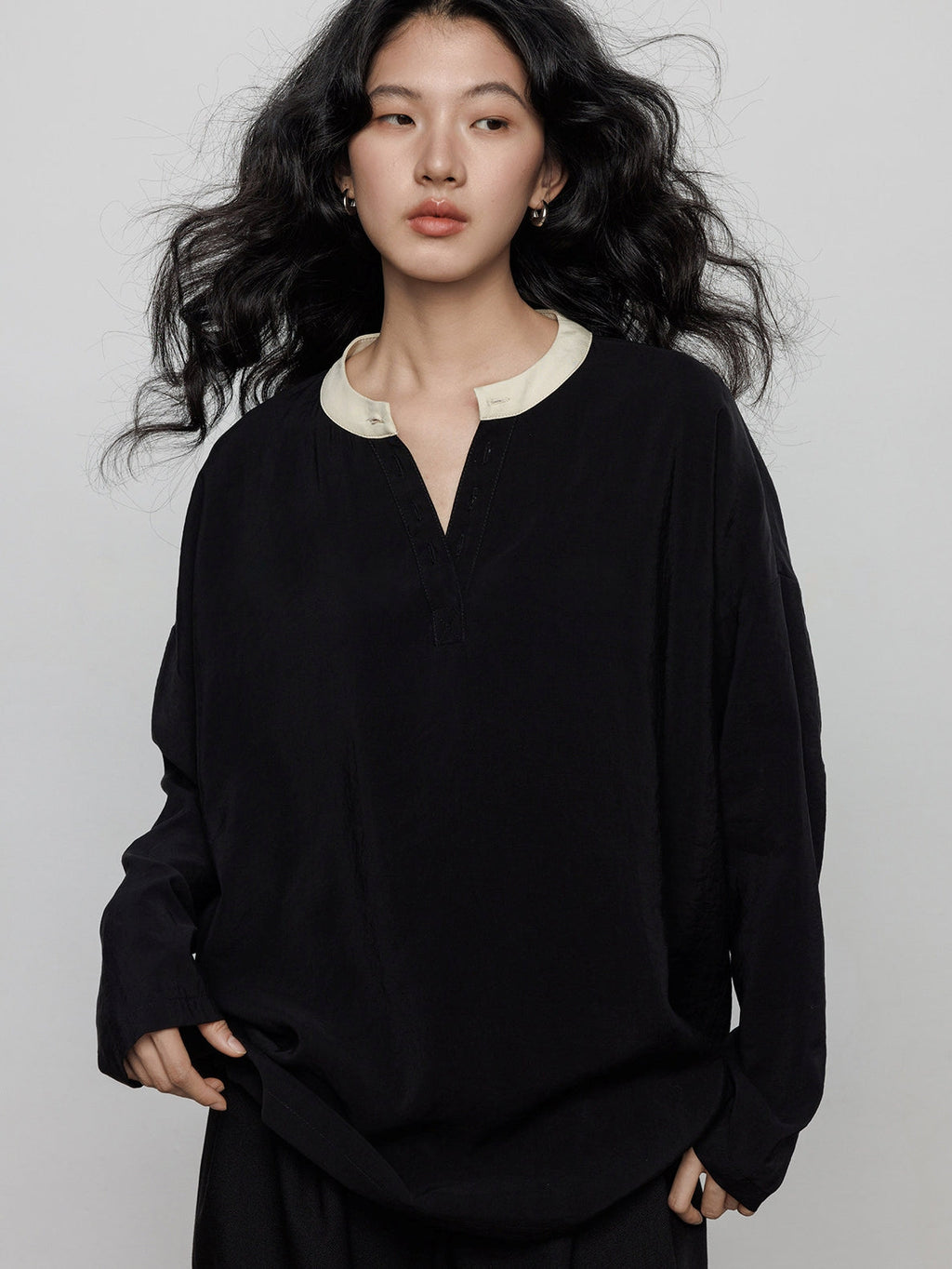 V-Neck Colour-Block Tops_BDHL8138