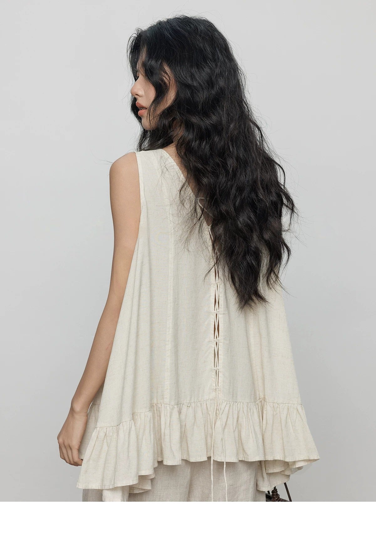 Ruffle Hem Sleeveless Linen Top_BDHL8360
