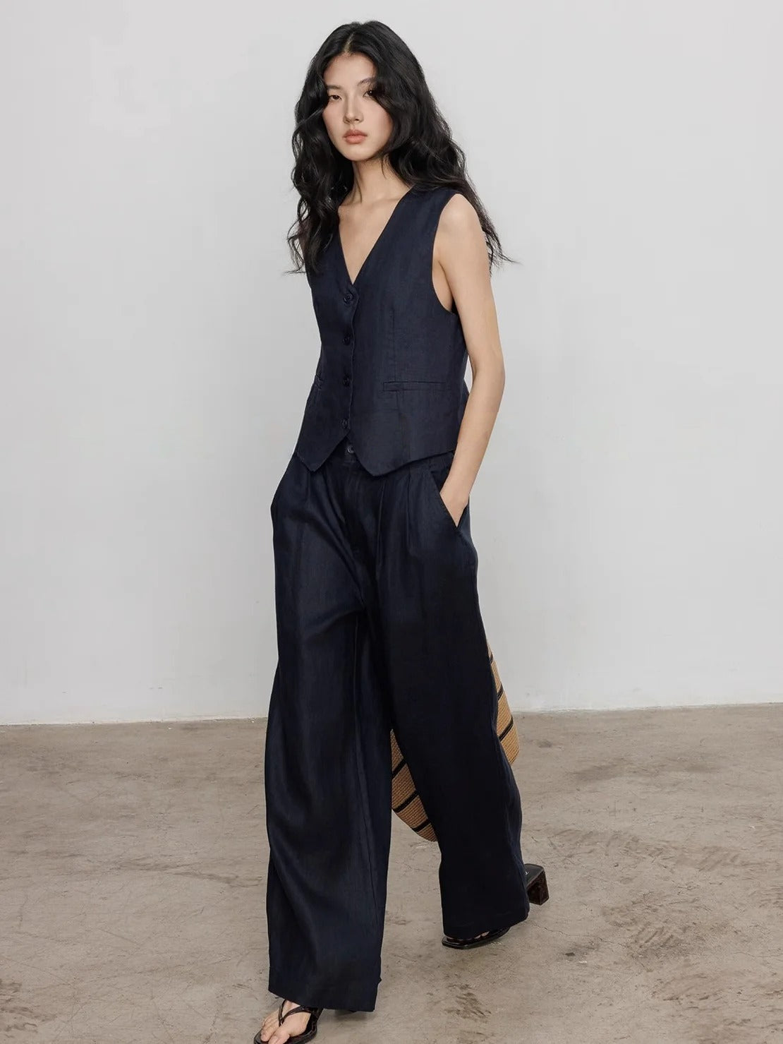 Short Vest Or Straight Pants_BDHL7382