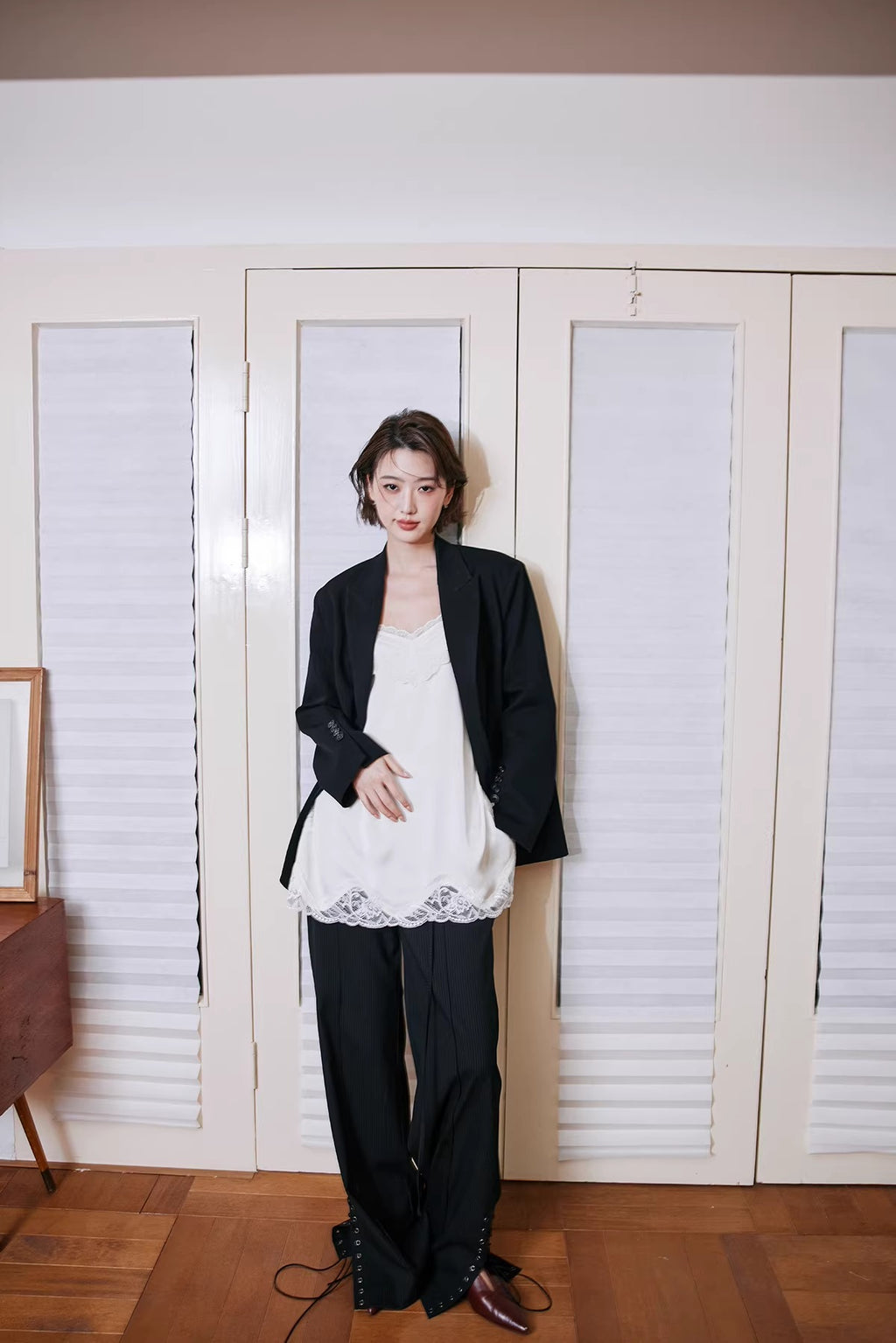 Black Lace-Up Side Low-Rise Wide Pants_BDHL8240