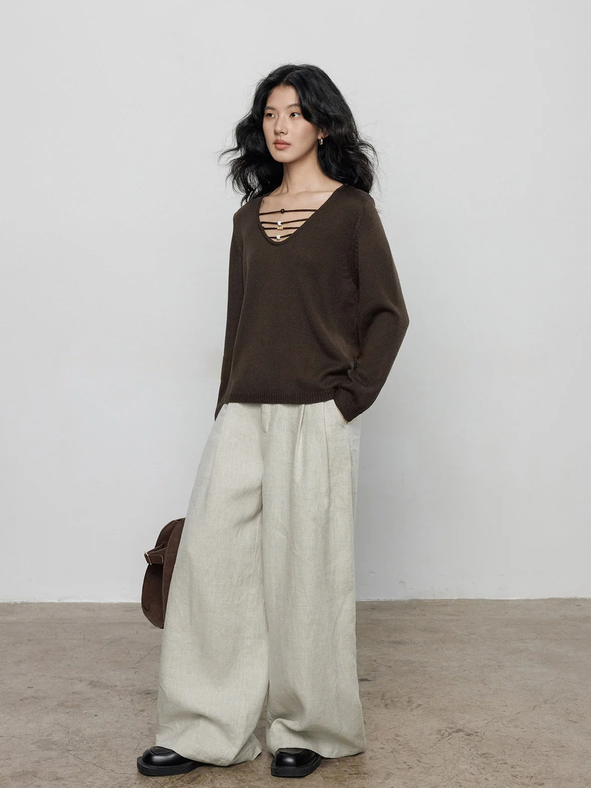 V-Neck Strap Knit Tops_BDHL8170