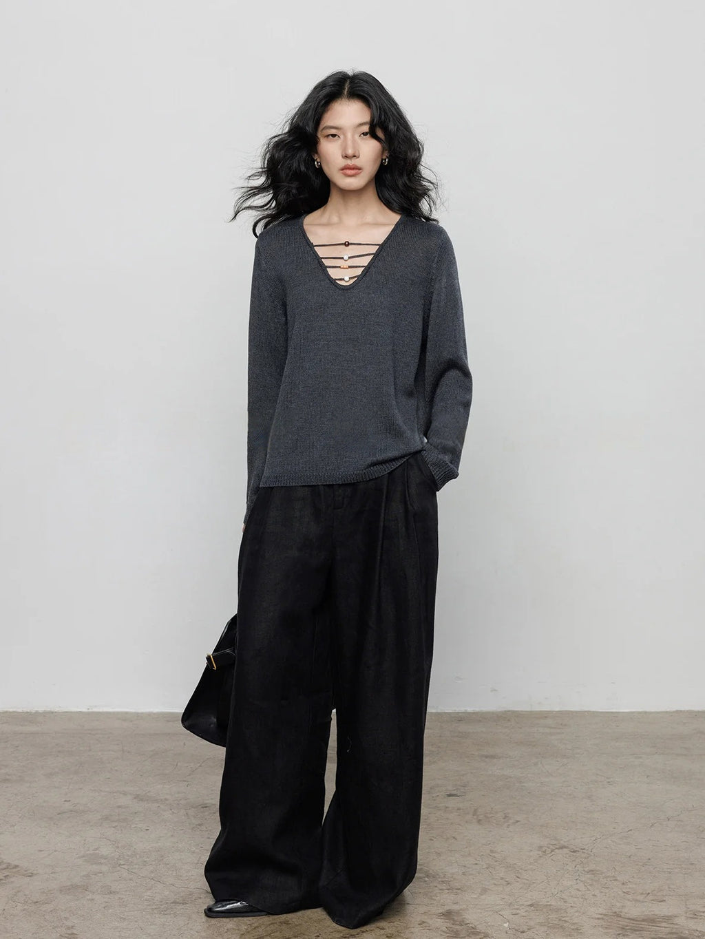 V-Neck Strap Knit Tops_BDHL8170