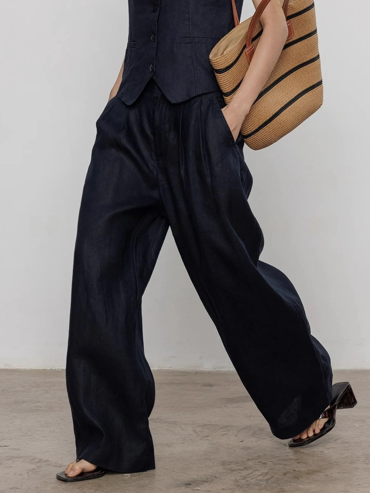 Short Vest Or Straight Pants_BDHL7382