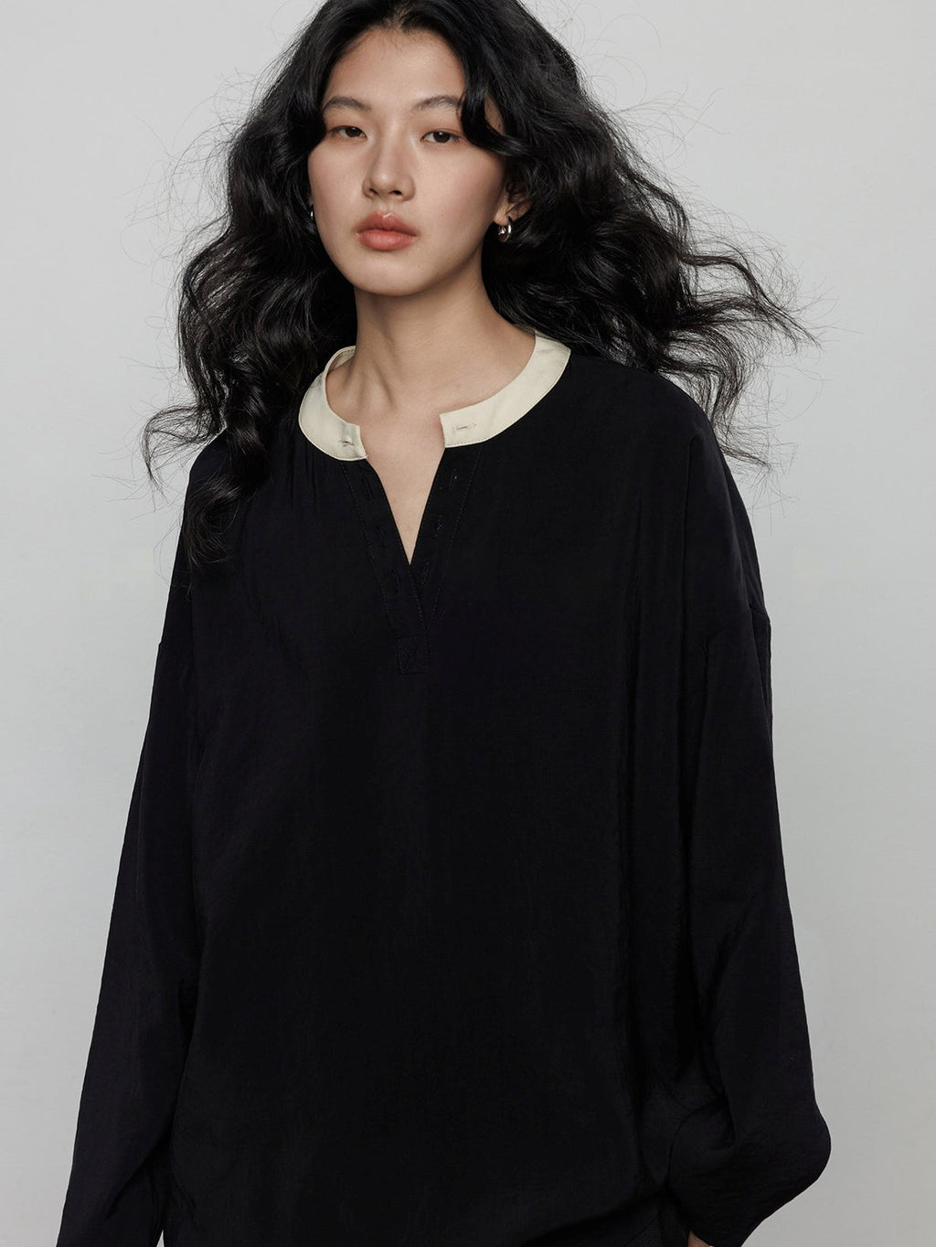 V-Neck Colour-Block Tops_BDHL8138