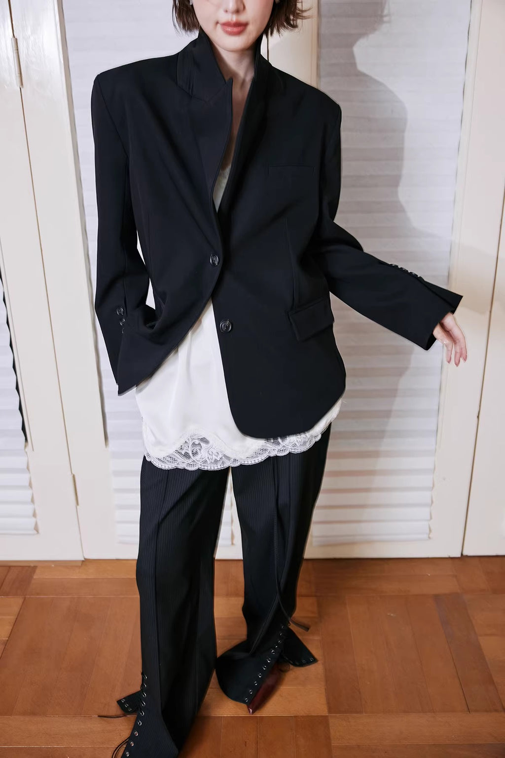Black Lace-Up Side Low-Rise Wide Pants_BDHL8240