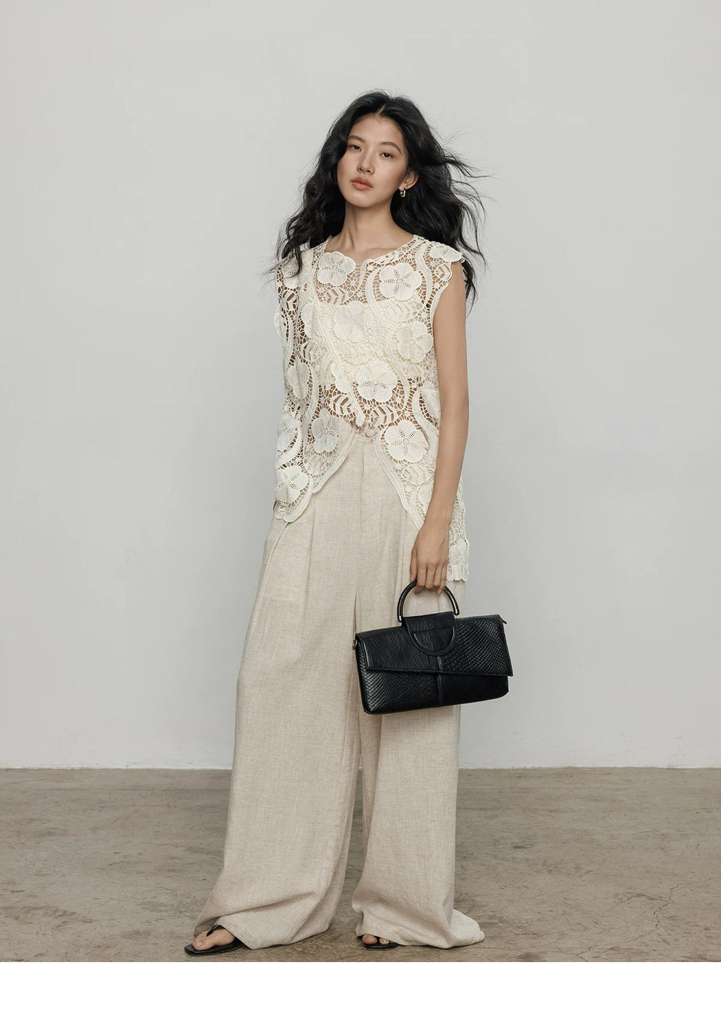 Floral Lace Sleeveless Top_BDHL8357