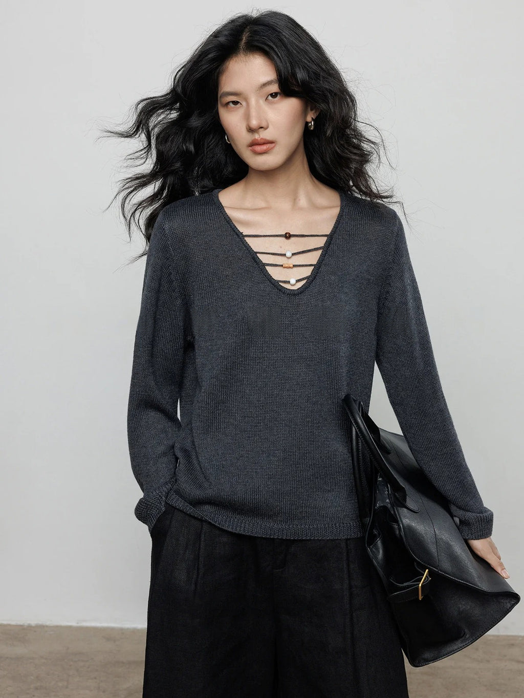 V-Neck Strap Knit Tops_BDHL8170