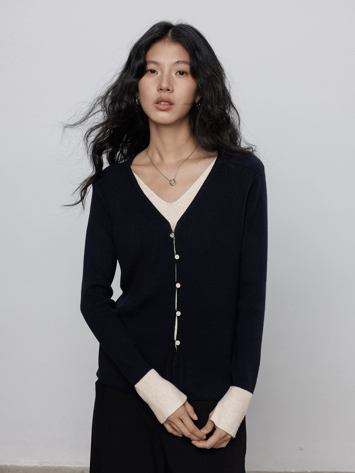 V-Neck Two-Piece Style Cardigan_BDHL7785