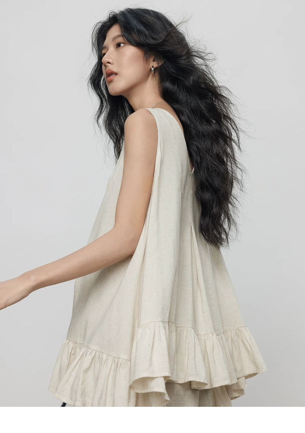 Ruffle Hem Sleeveless Linen Top_BDHL8360