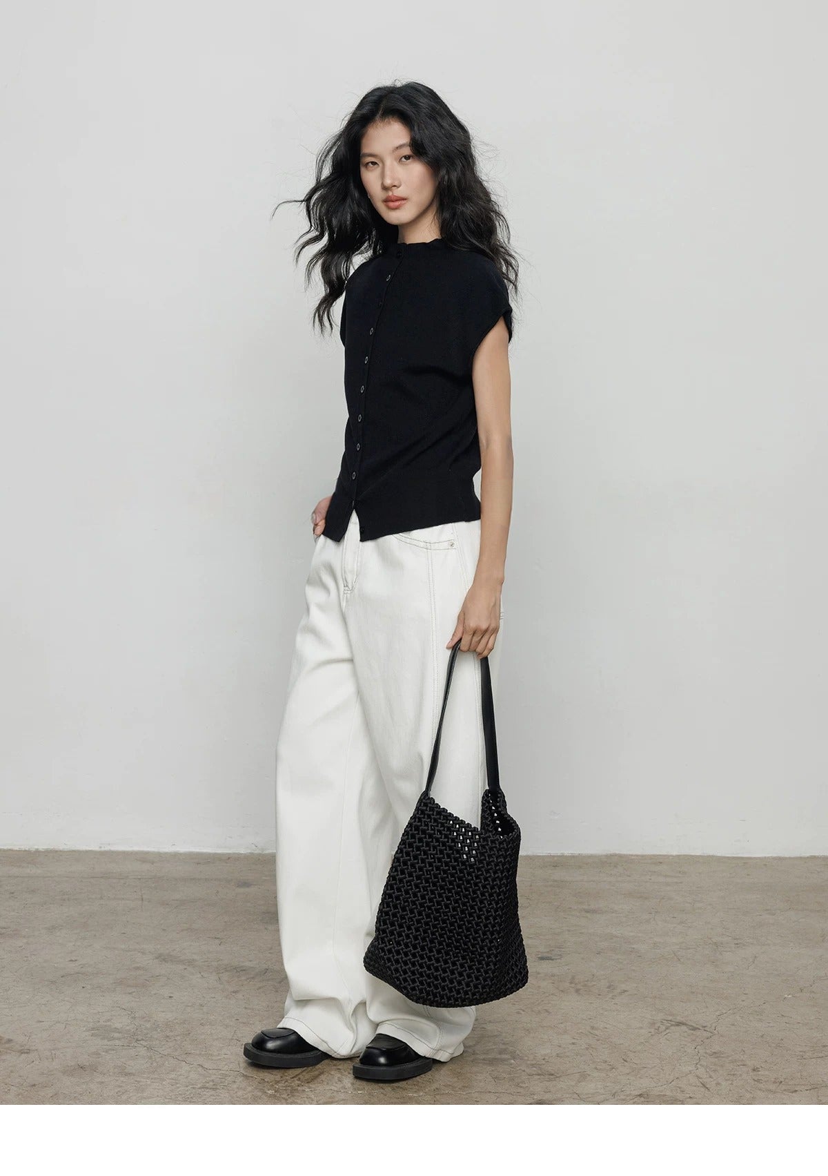 Buttoned Sleeveless Knit Top_BDHL8362