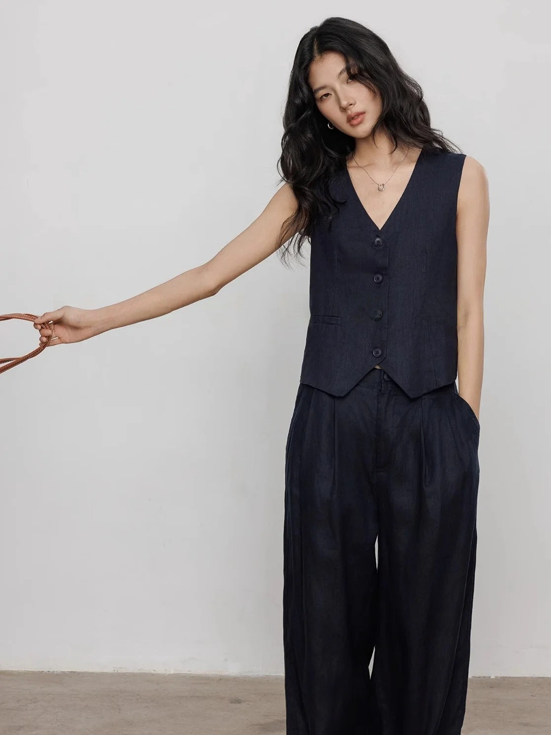 Short Vest Or Straight Pants_BDHL7382