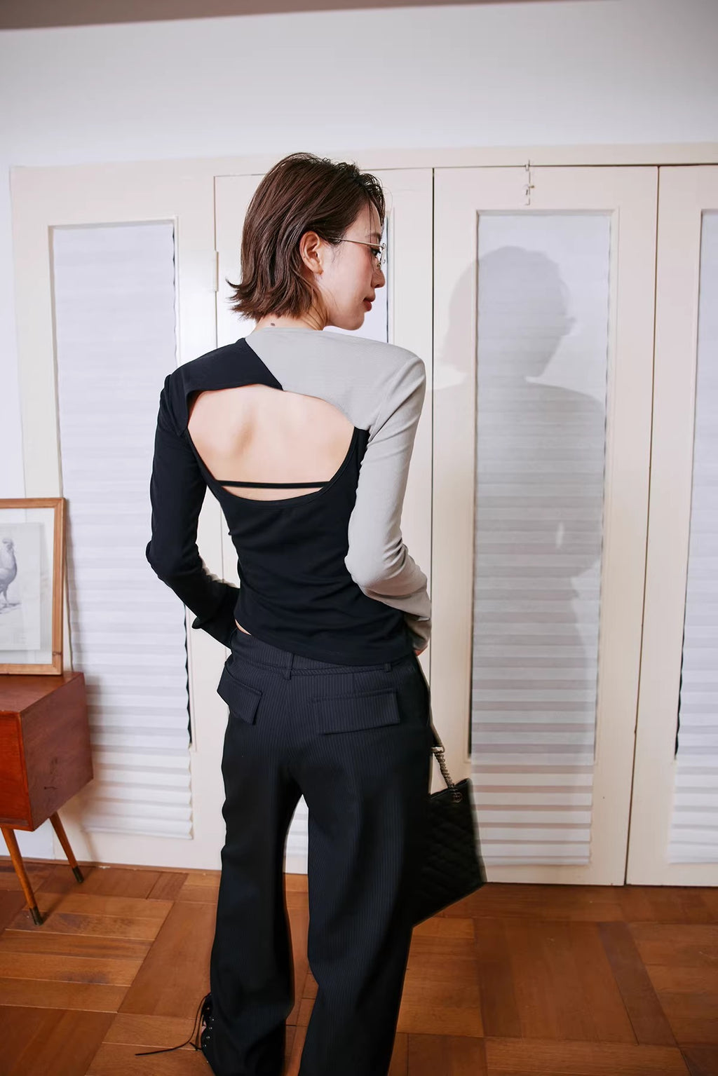 Contrast Sleeve Backless Cutout Knit Top_BDHL8243