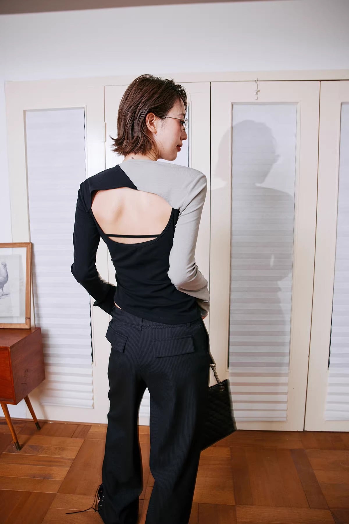 Contrast Sleeve Backless Cutout Knit Top_BDHL8243